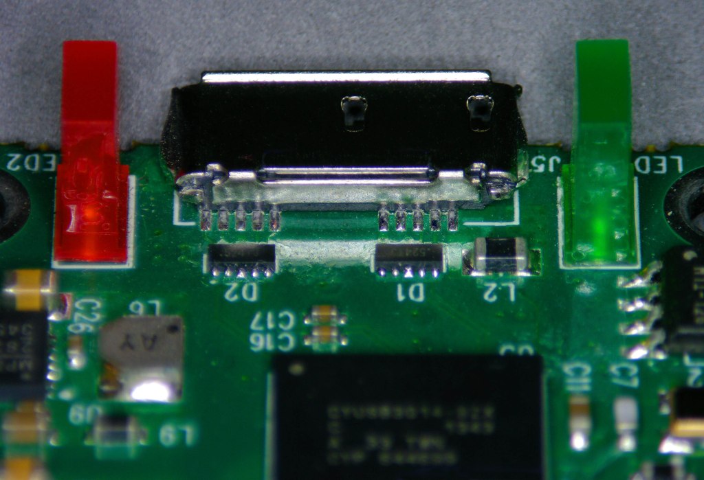 Conector USB-B 3.0 substituido